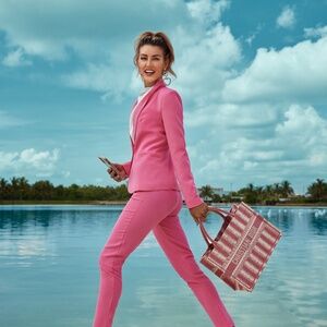 Meet Me! Your postmark Barbie Bee Gone Closet :)